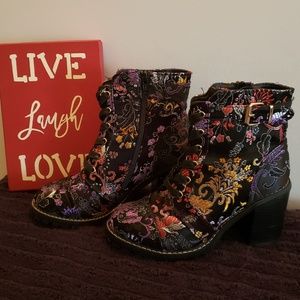 🚨LAST CALL🌟 Diba Boots - Black with colorful floral pr…